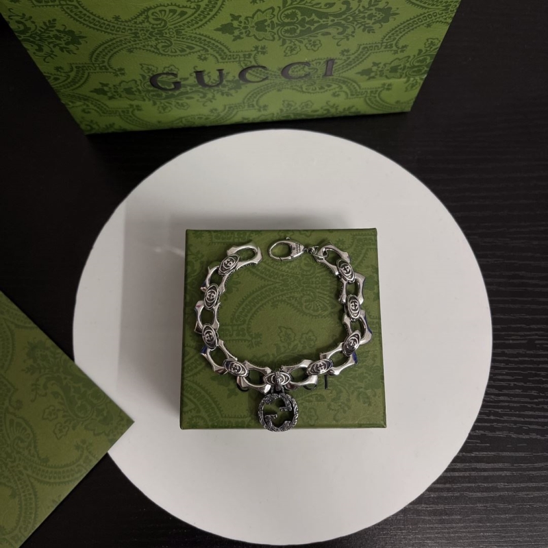 G*u*i bracelets